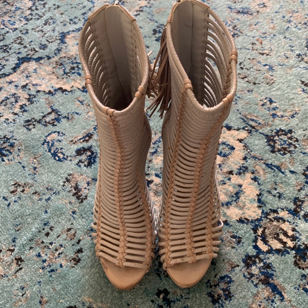 Bcbg Nude gray booties western boho chic 7, 6.5